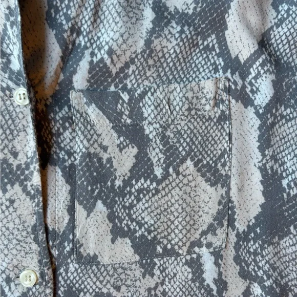 H&M light weight Viscose woven Cropped Drop Shoulder Button Up Shirt L - Picture 3 of 10